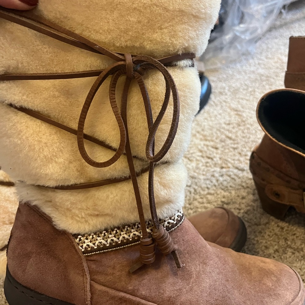 Size 9 Ugg boots
Worn 2 or 3 times
Waterproof and so warm